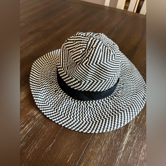 Scoop round hat - Picture 6 of 14